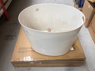 4 X ASSORTED PET ITEMS TO INCLUDE LARGE ROUND CAT LITTER BOX IN WHITE: LOCATION - B20