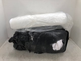 2 X ASSORTED BED ITEMS TO INCLUDE YZTEK GOOSE DOWN AND FEATHER DUVET IN WHITE (NOT SIZED): LOCATION - D5