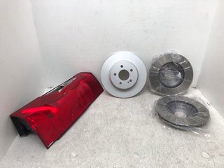 3 X ASSORTED VEHICLE ITEMS TO INCLUDE COMLINE BRAKE DISC PACK: LOCATION - C3
