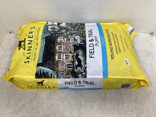 SKINNER'S FIELD AND TRIAL CHICKEN FLAVOURED WORKING DOG DRIED DOG FOOD: LOCATION - B10