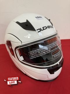 DUCHINNI MOTORCYCLE HELMET IN BLACK AND WHITE: LOCATION - AR8