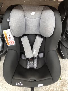 JOIE CHILDRENS CAR SEAT IN BLACK AND GREY: LOCATION - AR7