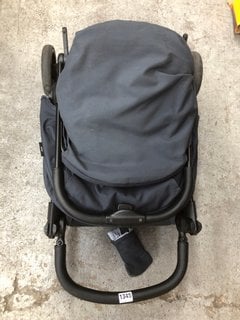 MAXI-COSI COMPACT STROLLER IN BLACK AND GREY: LOCATION - BR20