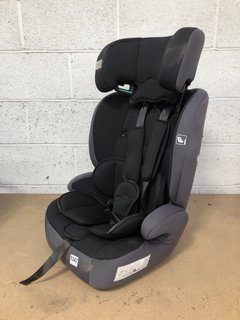 CHILDRENS CAR SEAT IN BLACK AND GREY: LOCATION - BR21