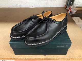PAIR OF PARABOOT MICHAEL MARCHE II SHOES IN BLACK LEATHER : SIZE 9 UK: LOCATION - BR20