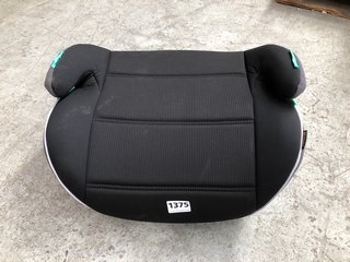 CHILDRENS CAR BOOSTER SEAT IN BLACK AND GREY: LOCATION - BR22