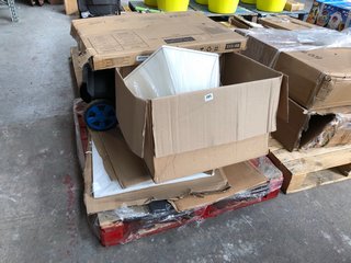 PALLET OF ASSORTED ITEMS TO INCLUDE LARGE BEIGE LAMP SHADE AND VIDA DESIGNS OXFORD RADIATOR COVER (SMALL): LOCATION - A8 (KERBSIDE PALLET DELIVERY)