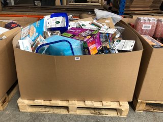 PALLET OF ASSORTED PET ITEMS TO INCLUDE WHISKAS TASTY MIX CHEF'S CHOICE (BBE 12/25): LOCATION - A9 (KERBSIDE PALLET DELIVERY)