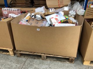 PALLET OF ASSORTED ITEMS TO INCLUDE DESKTOP HEATER AND ROYAL HOME DAY & NIGHT ROLLER BLINDS: LOCATION - A9 (KERBSIDE PALLET DELIVERY)
