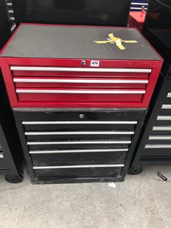 5 DRAWER TOOL CHEST IN BLACK TO INCLUDE 3 DRAWER MIDDLE CHEST IN RED: LOCATION - B1