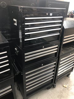 6 DRAWER WHEELED TOOL CHEST IN BLACK TO INCLUDE MATCHING 3 DRAWER MIDDLE CHEST AND 5 DRAWER TOP CHEST: LOCATION - B1