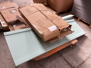 PALLET OF ASSORTED ITEMS TO INCLUDE TV STAND: LOCATION - B9 (KERBSIDE PALLET DELIVERY)