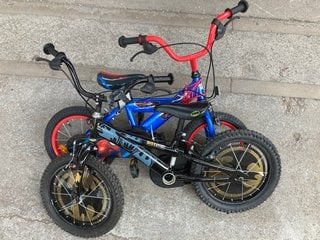 2 X ASSORTED KIDS BIKES TO INCLUDE BATMAN AND SPIDER-MAN BIKES: LOCATION - AR17