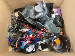PALLET OF ASSORTED ITEMS TO INCLUDE ASSORTED BICYCLE ACCESSORIES AND CHILDRENS REAR MOUNTED BIKE SEAT IN GREY: LOCATION - B3 (KERBSIDE PALLET DELIVERY)