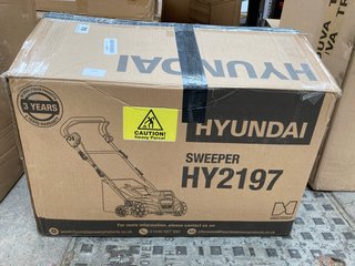 HYUNDAI SWEEPER ARTIFICIAL GRASS SWEEPER : MODEL HY2197 - RRP £289: LOCATION - A2