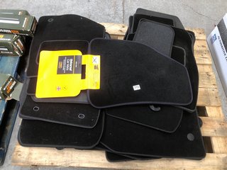 QTY OF ASSORTED CAR AND VEHICLE INTERIOR MATS IN BLACK: LOCATION - B3