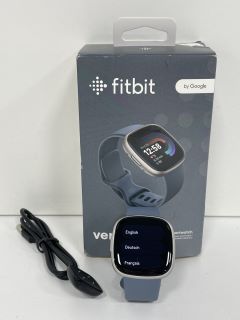 FITBIT VERSA 4 SMARTWATCH (ORIGINAL RRP - £179) IN PLATINUM ALUMINIUM: MODEL NO FB523 (WITH BOX & ALL ACCESSORIES) [JPTM114968] THIS PRODUCT IS FULLY FUNCTIONAL AND IS PART OF OUR PREMIUM TECH AND EL