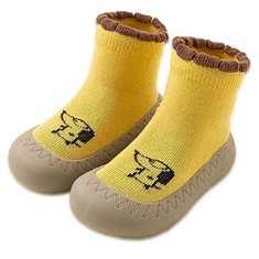 QTY OF ASSORTED ITEMS TO INCLUDE BABY ANTI-SLIP SOCK SHOES. YELLOW. : LOCATION - H RACK