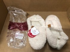 QTY OF SHOES TO INCLUDE WOMENS FAUX SHEARLING SLIPPERS. CREAMY WHITE. 11-12US. TOTAL RRP £317: LOCATION - H RACK