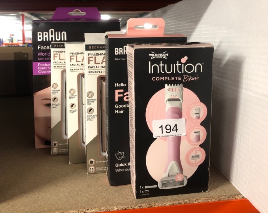 John Pye Auctions QTY OF ITEMS TO INCLUDE WILKINSON SWORD INTUITION