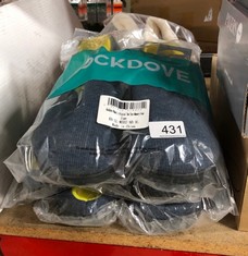 QTY OF ITEMS TO INCLUDE ROCKDOVE WOMANS MEMORY FOAM SLIPPERS SIZE 12-13: LOCATION - B