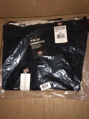 QTY OF ITEMS TO INCLUDE 6 X DICKIES WOMEN'S ORIGINAL WORK PANT, DARK NAVY, 6XP: LOCATION - D