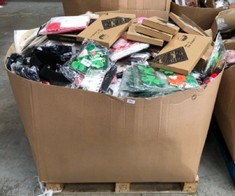 PALLET OF ASSORTED ITEMS TO INCLUDE ST PATRICKS DAY DECORATIONS : LOCATION - GENERAL GOODS(COLLECTION OR OPTIONAL DELIVERY AVAILABLE)