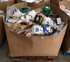PALLET OF ASSORTED ITEMS TO INCLUDE SILICONE CHOCOLATE MOULDS : LOCATION - GENERAL GOODS(COLLECTION OR OPTIONAL DELIVERY AVAILABLE)