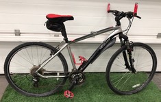 SPECIALIZED CROSSTRAIL 21 SPEED : LOCATION - SPORTS & EXERCISE(COLLECTION OR OPTIONAL DELIVERY AVAILABLE)