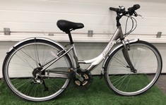 ETIENNE HYBRID LADIES STEP THROUGH 700C WHEELS 18 SPEED: LOCATION - SPORTS & EXERCISE(COLLECTION OR OPTIONAL DELIVERY AVAILABLE)