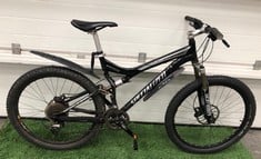 SPECIALIZED STUMPJUMPER 27.5" WHEELS DISC HYDRAULIC BRAKES 21 SPEED: LOCATION - SPORTS & EXERCISE(COLLECTION OR OPTIONAL DELIVERY AVAILABLE)