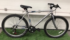CLAUD BUTLER PINELAKE GENTS MOUNTAIN BIKE, 19” FRAME, 26” WHEELS, 21 SPEED TRIGGER GEARS. : LOCATION - SPORTS & EXERCISE(COLLECTION OR OPTIONAL DELIVERY AVAILABLE)