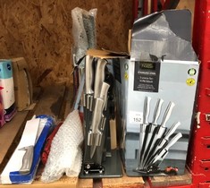 QTY OF ASSORTED KNIVES TO INCLUDE STAINLESS STEEL KNIVES - ID MAY BE REQUIRED - COLLECTION ONLY - LOCATION RACK