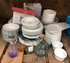 QTY OF ASSORTED DINING ITEMS TO INCLUDE OIL BOTTLE 500MM - COLLECTION ONLY - LOCATION RACK