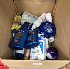 QTY OF BEAUTY ITEMS TO INCLUDE E45 RICH CREAM 400ML - COLLECTION ONLY - LOCATION BACK RACK