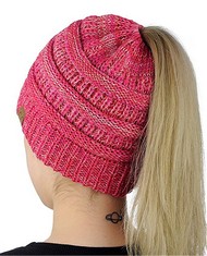QTY OF ASSORTED ITEMS TO INCLUDE RED KNITTED BEANIE HAT ONE SIZE RRP £337: LOCATION - B