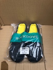 QTY OF ITEMS TO INCLUDE ROCKDOVE MEMORY FOAM SLIPPERS SIZE 9 : LOCATION - D