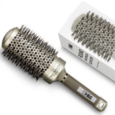 QTY OF ASSORTED ITEMS TO INCLUDE ROUND HAIR BRUSH BLOW DRY :: LOCATION - D RACK
