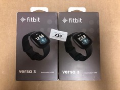 2 X FITBIT VERSA 3 HEALTH & FITNESS SMARTWATCH WITH GPS, 24/7 HEART RATE, VOICE ASSISTANT & UP TO 6+ DAYS BATTERY, BLACK / BLACK.: LOCATION - BLACK RACK