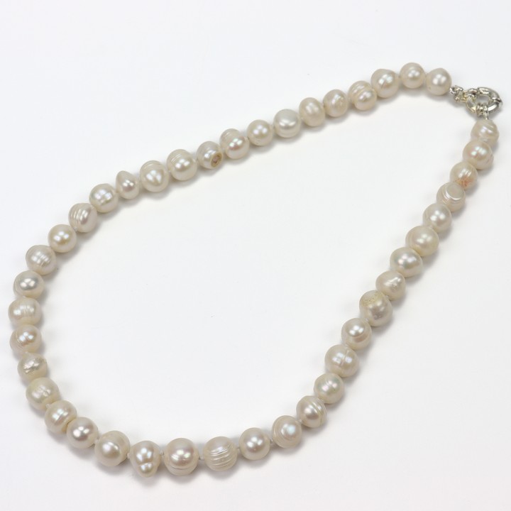 Copper Clasp White Freshwater Pearl AA Necklace 8-9mm, 46cm, 44g (VAT Only Payable on Buyers Premium)