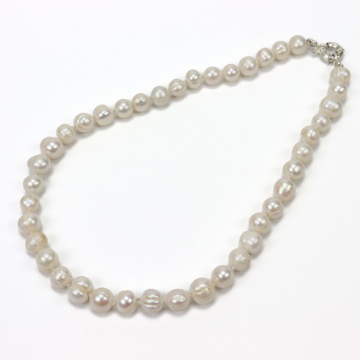 Copper Clasp White Freshwater Pearl AA Necklace 8-9mm, 46cm, 41g (VAT Only Payable on Buyers Premium)