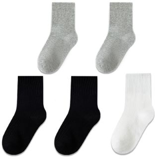 BOX OF CLOTHING TO INCLUDE WHITE/GREY/BLACK LONGS SOCKS - RRP £180