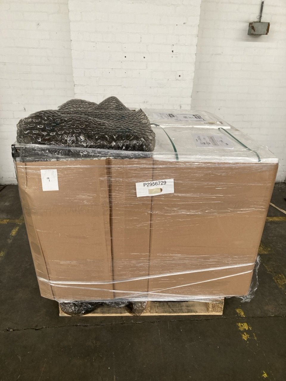 1X PALLET WITH TOTAL RRP VALUE OF £1801 TO INCLUDE 1X BEKO WASHING MACHINES MODEL NO WTK104121 A ANTH, 1X HOTPOINT GAS COOKERS TSL MODEL NO HDM67G0C2 CB, 1X HOTPOINT WASHING MACHINES MODEL NO NSWR743