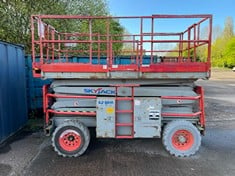 2011 SKYJACK SJ8841 SCISSOR LIFT 12.5 METRE DRIVE HEIGHT, SERIAL - 40000804  (RISK ASSESSMENT AND METHOD STATEMENT REQUIRED BEFORE REMOVAL OF GOODS) LOCATION: BIRMINGHAM