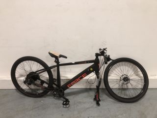 4X ADULT BIKES TO INCLUDE FORME VITESSE SIGNAL 700C 8 SPEED ELECTRIC BIKE AND VITESSE BLACK FORCE NIKE APPROX RRP £1400
