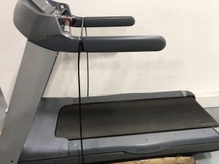 1X PRECOR C956 SMARTRATE EXERCISE RUNNING MACHINE APPROX RRP £1200