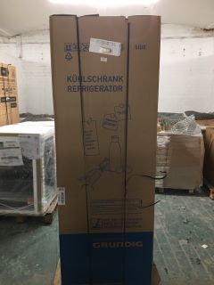 1X PALLET WITH TOTAL RRP VALUE OF £481 TO INCLUDE 1X GRUNDIG 55 CM FRIDGE FREEZER MODEL NO GKN4582VN,