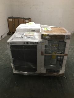 1X PALLET WITH TOTAL RRP VALUE OF £2241 TO INCLUDE 1X CANDY CONDENSOR MODEL NO CSOE C10T G, 1X FLAVEL GAS COOKERS MODEL NO MLB52NDS, 1X SAMSUNG WASHER/DRYERS MODEL NO WD80TA046 BX/EU, 1X ZANUSSI GAS