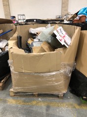 PALLET OF ASSORTED ITEMS TO INCLUDE HYFIVE OUTDOOR HALF STEP - ITEM NO. 74208 (COLLECTION OR OPTIONAL DELIVERY) (KERBSIDE PALLET DELIVERY)