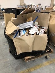 PALLET OF ASSORTED ITEMS TO INCLUDE LARGE PHOTO FRAME IN BLACK (COLLECTION OR OPTIONAL DELIVERY) (KERBSIDE PALLET DELIVERY)